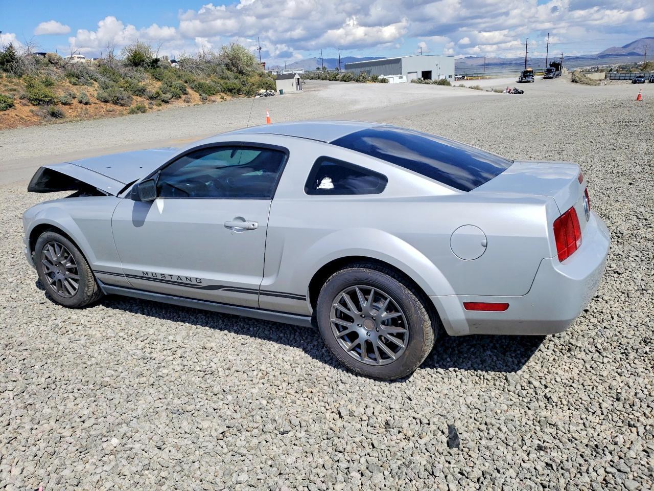 2007 Ford Mustang - Image 2