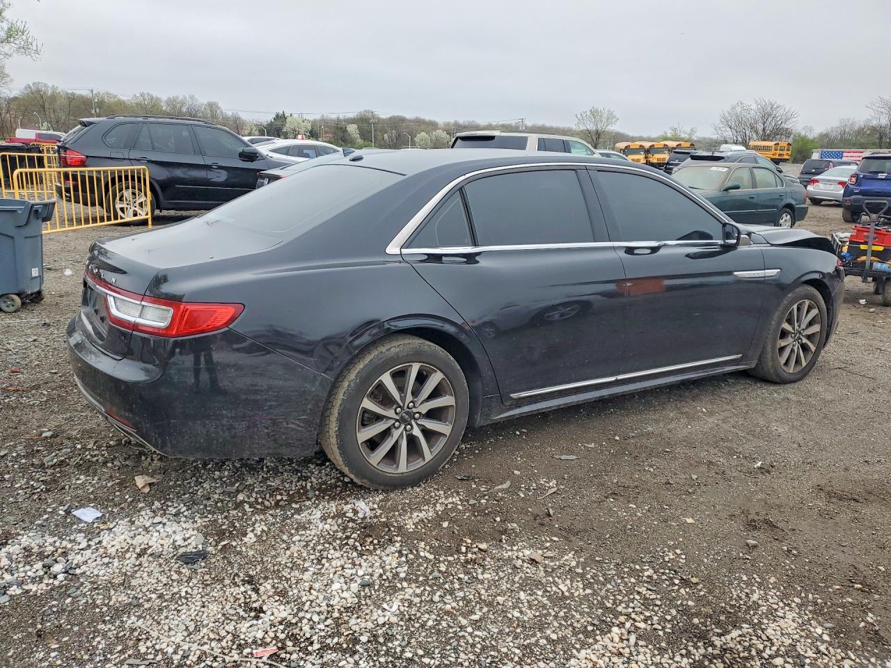 2017 Lincoln Continental Premiere - Image 3