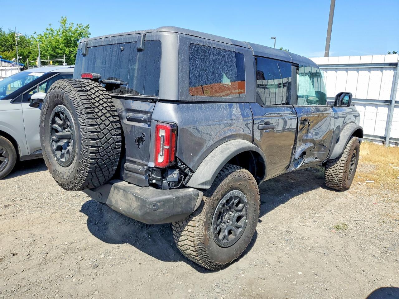 2023 Ford Bronco Base Wildtrak - Фото 3