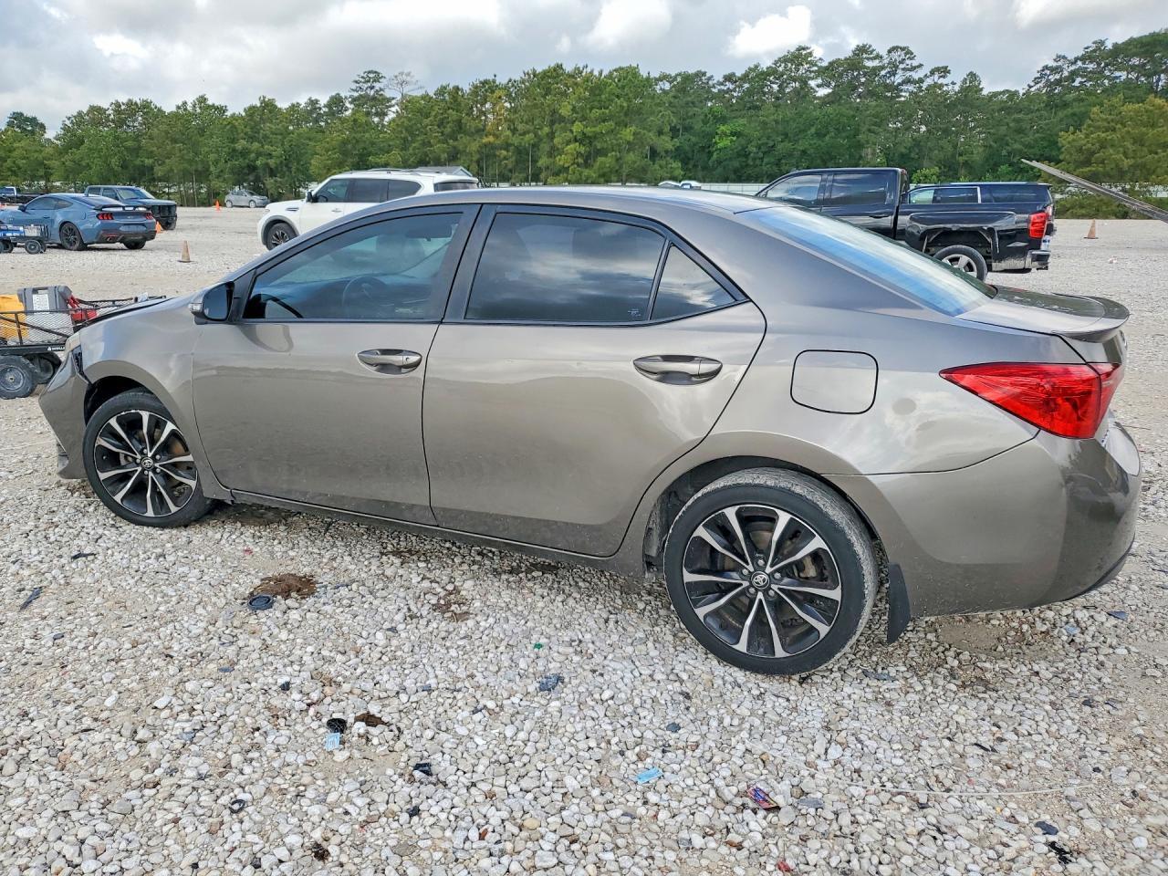 2019 Toyota Corolla Se - Image 2
