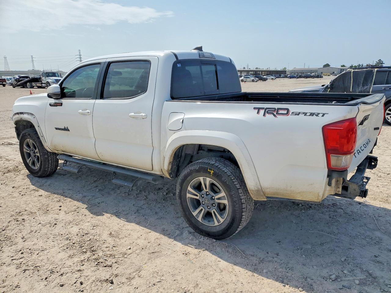 2017 Toyota Tacoma Trd Sport - Фото 2