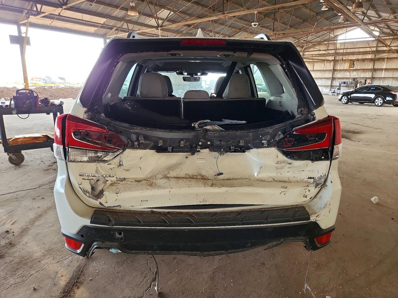 2022 Subaru Forester Premium - Image 6