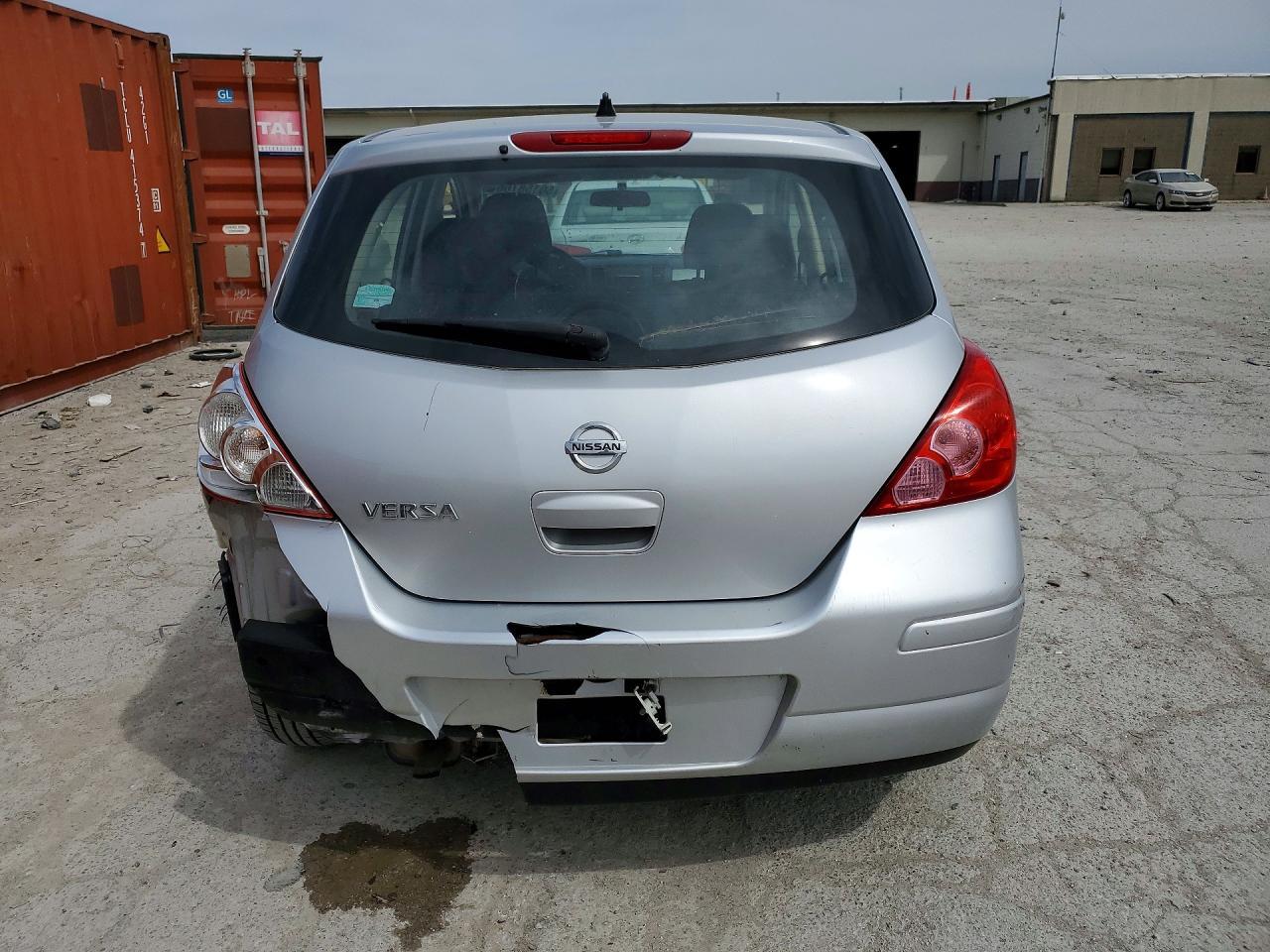 2011 Nissan Versa 1.8 S - Фото 6