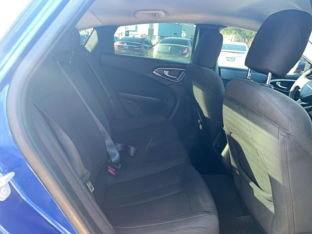 2016 Chrysler 200 Limited - Фото 6