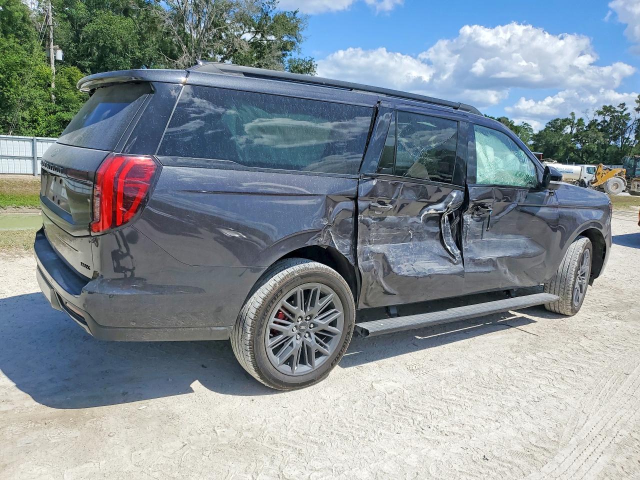 2025 Ford Expedition Max Platinum - Image 3