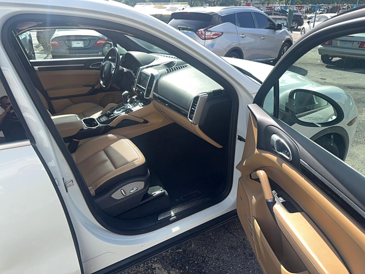 2014 Porsche Cayenne - Image 5