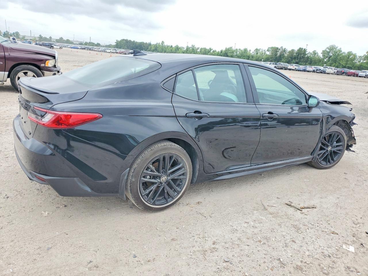 2026 Toyota Camry Se - Image 3