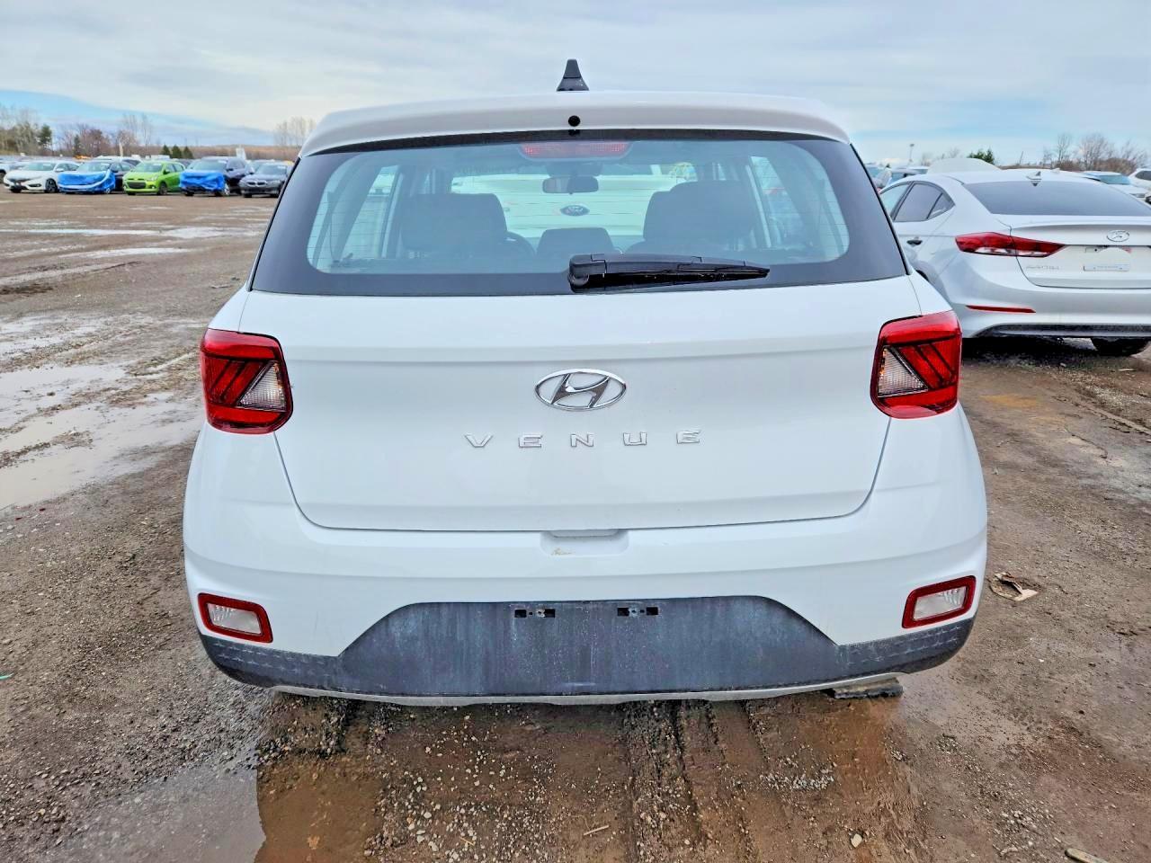2022 Hyundai Venue - Image 6