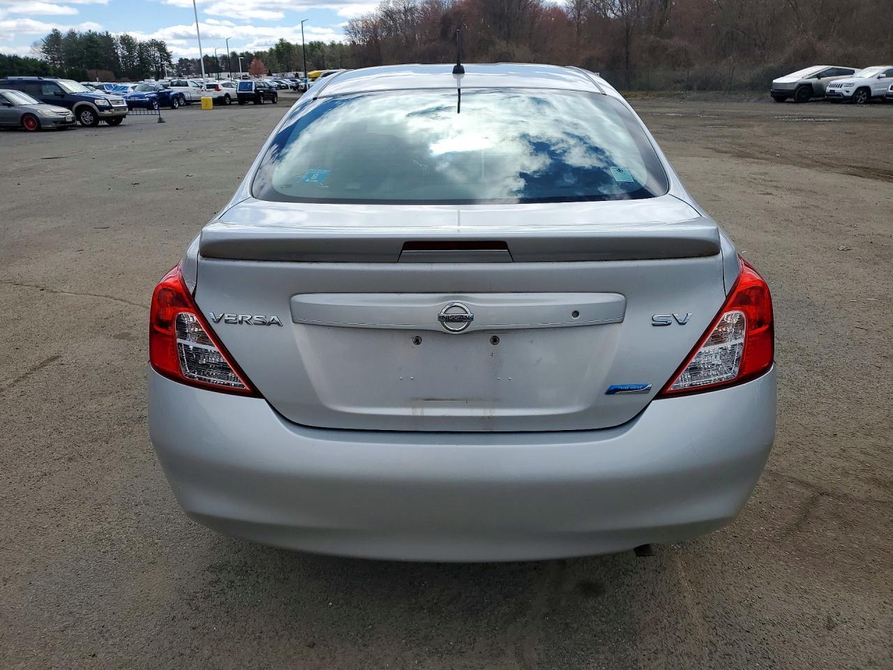 2013 Nissan Versa 1.6 S - Image 6