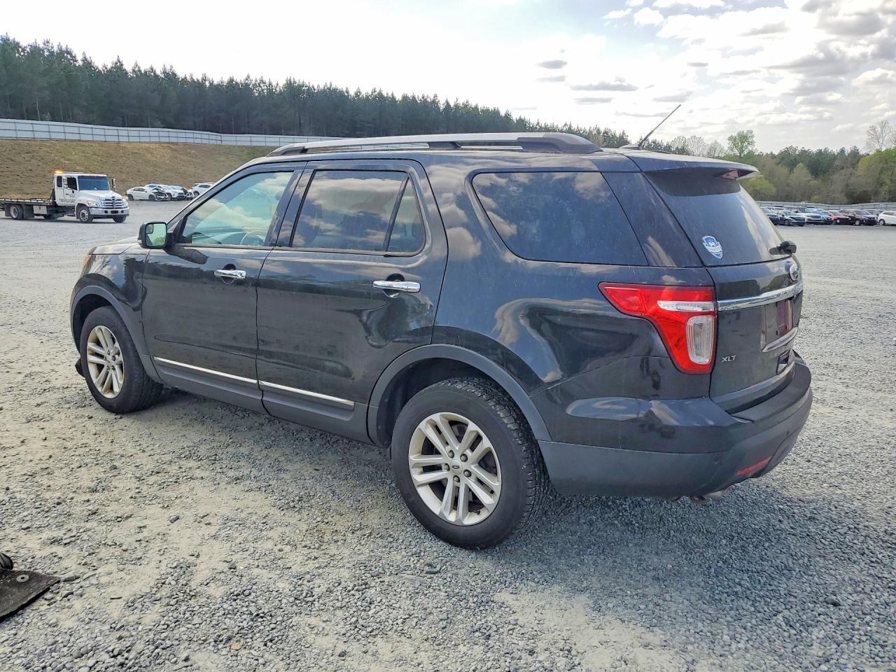 2015 Ford Explorer Xlt - Фото 2