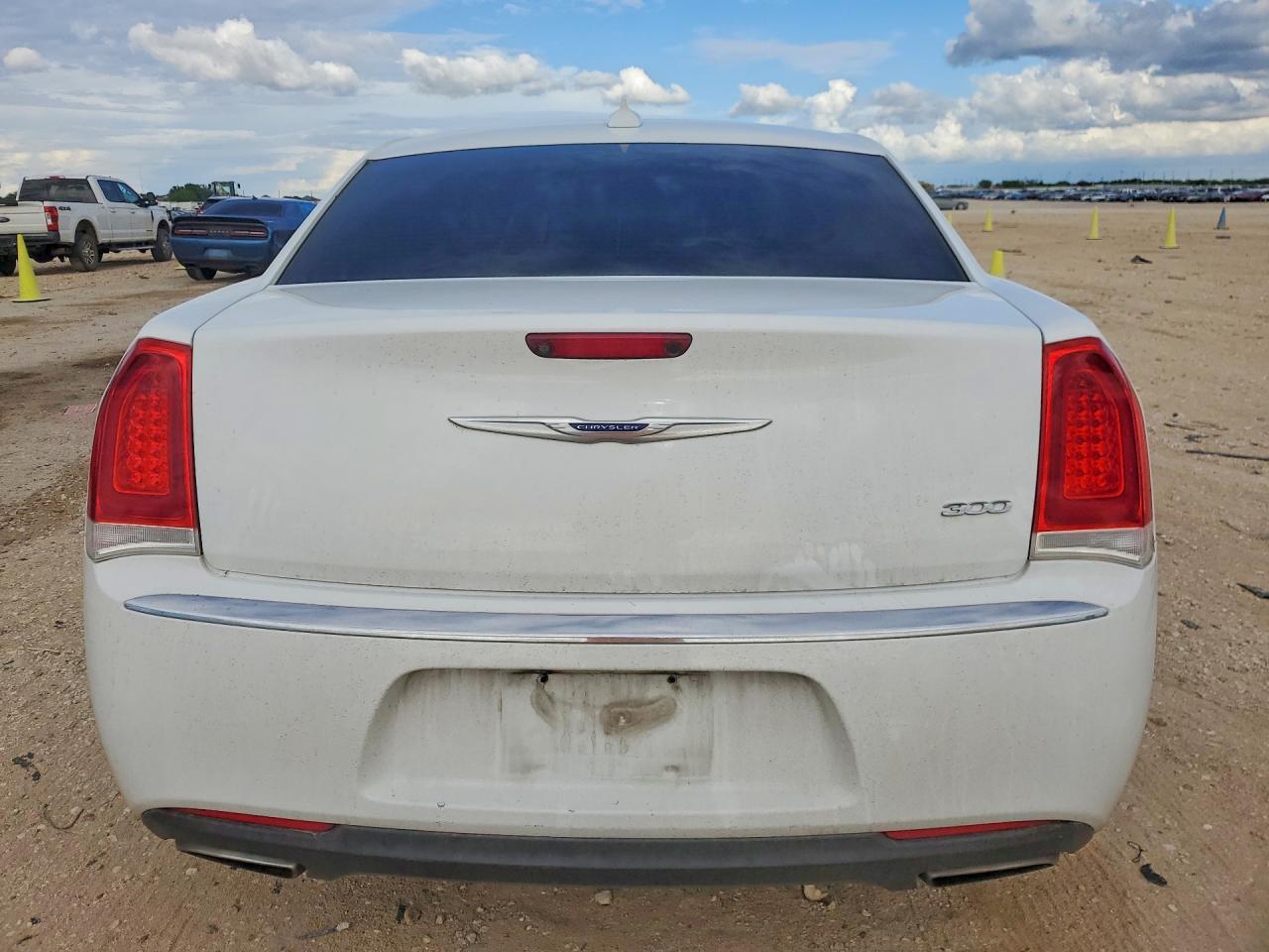 2020 Chrysler 300 Limited - Фото 6