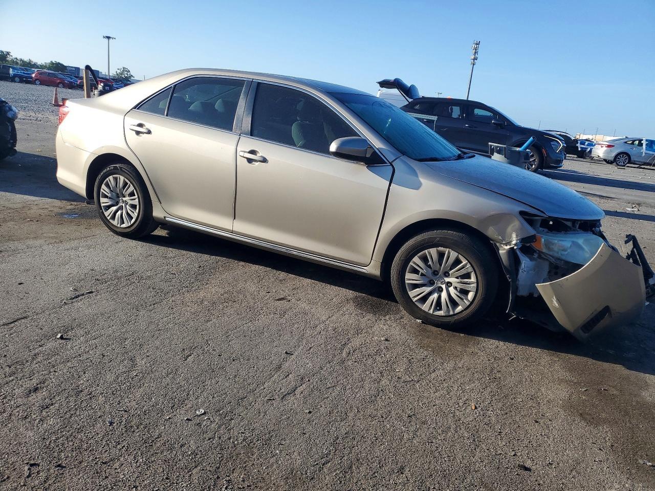 2013 Toyota Camry Le - Image 4