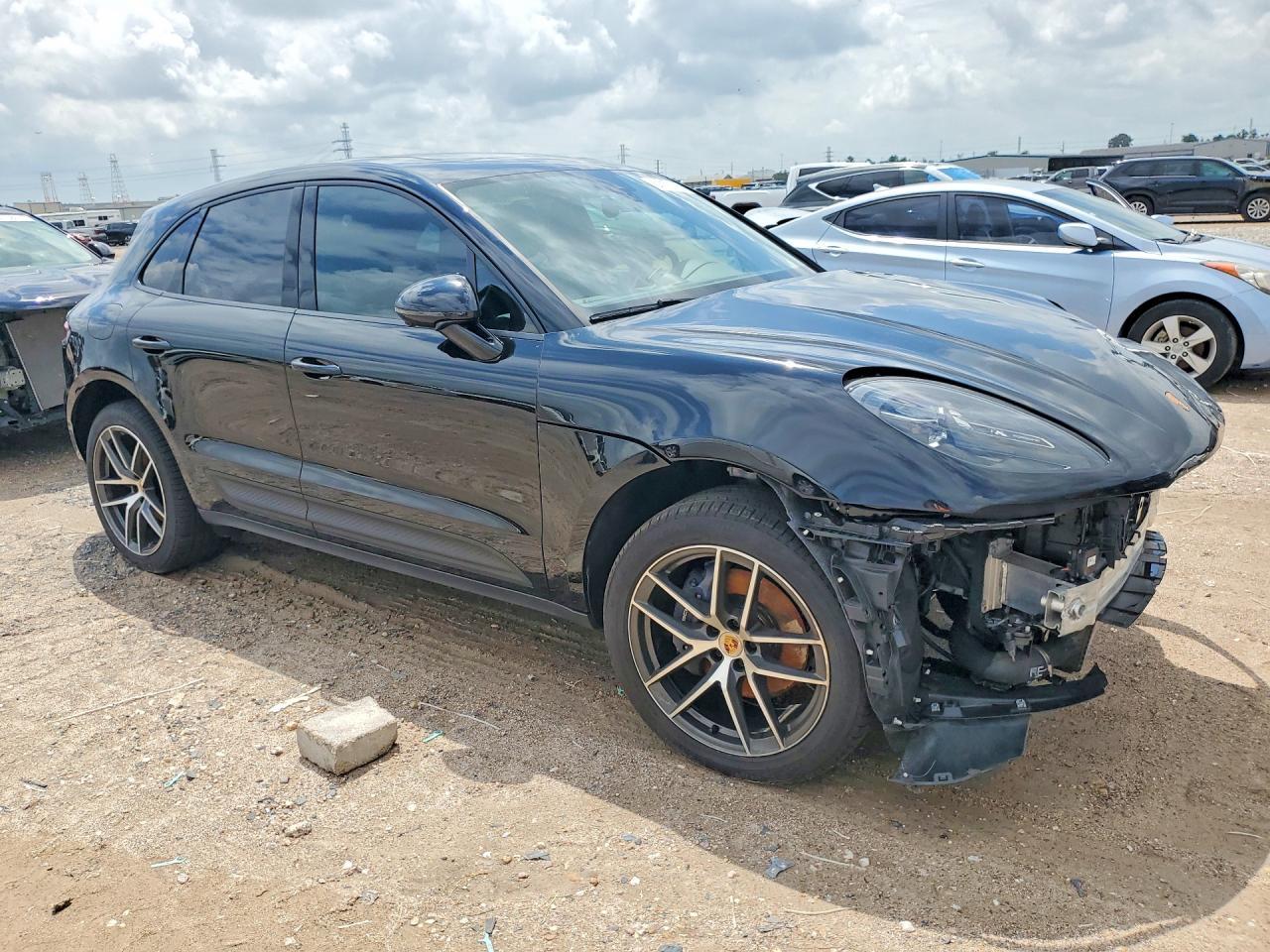 2025 Porsche Macan Base - Image 4