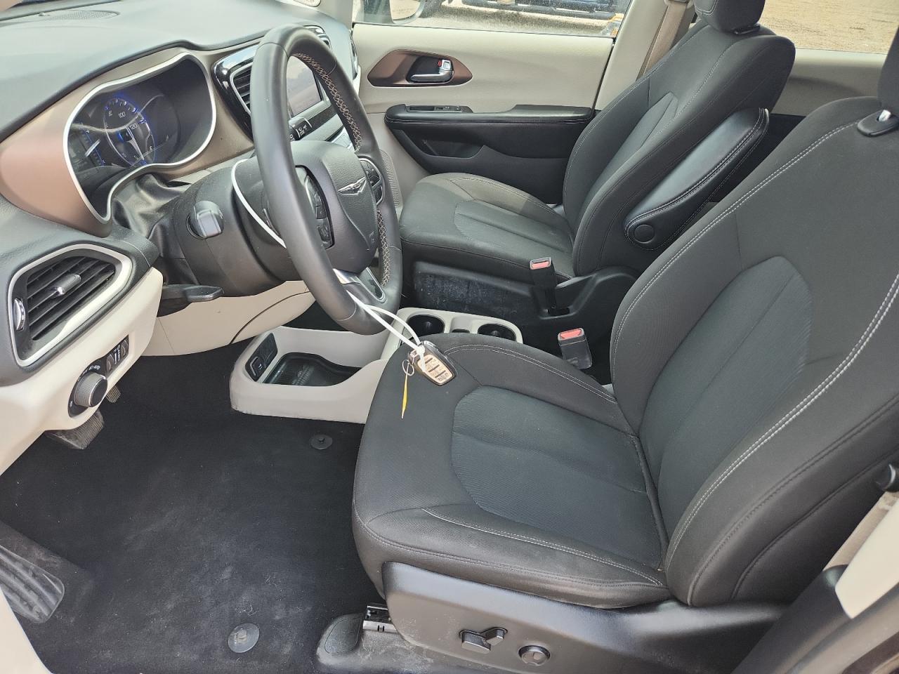 2022 Chrysler Voyager Lx - Фото 7