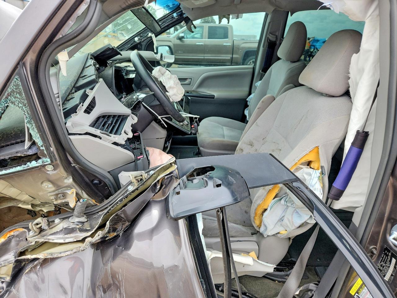 2017 Toyota Sienna L 7-Passenger - Image 7