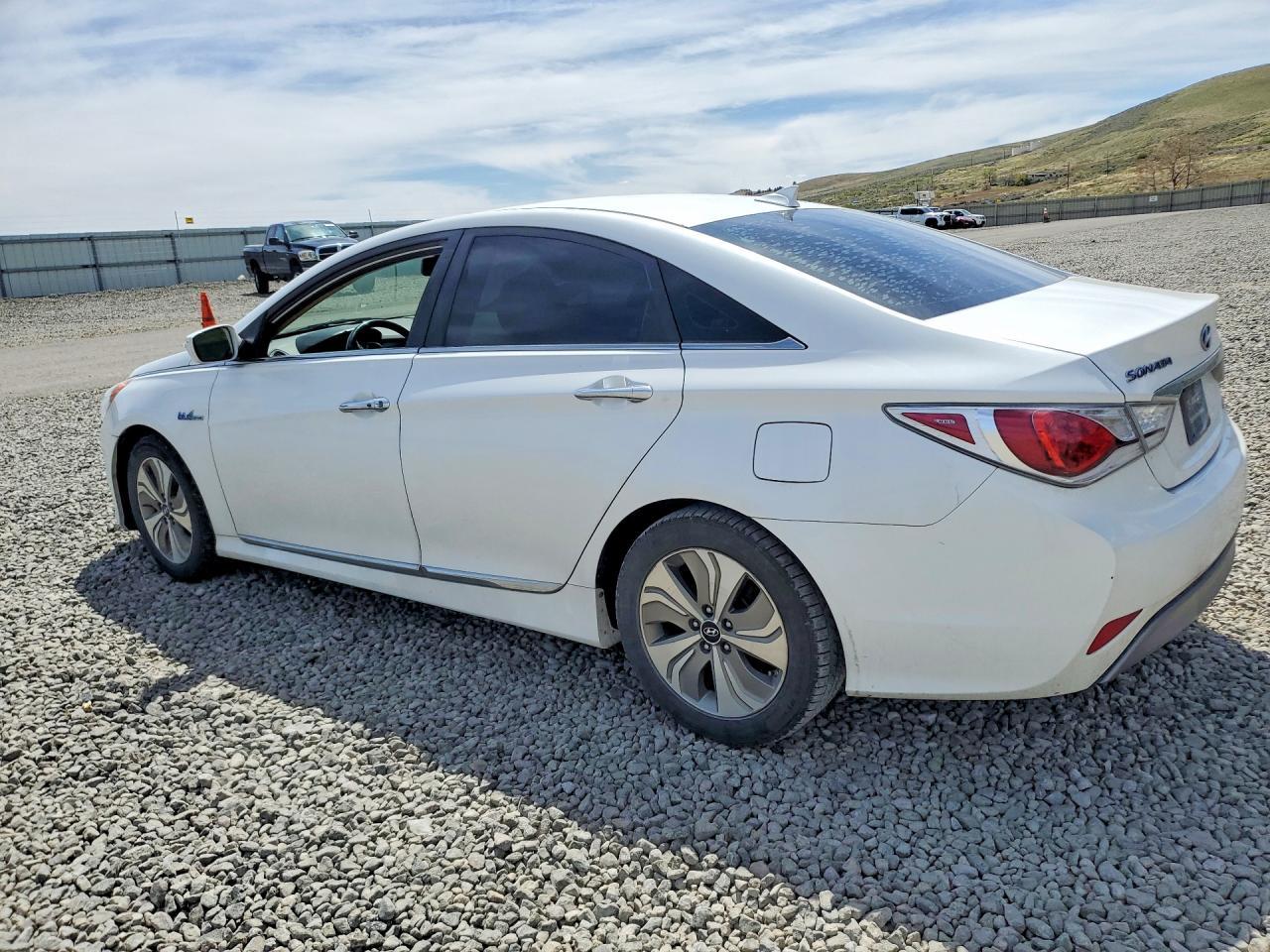 2015 Hyundai Sonata Hybrid Limited - Image 2