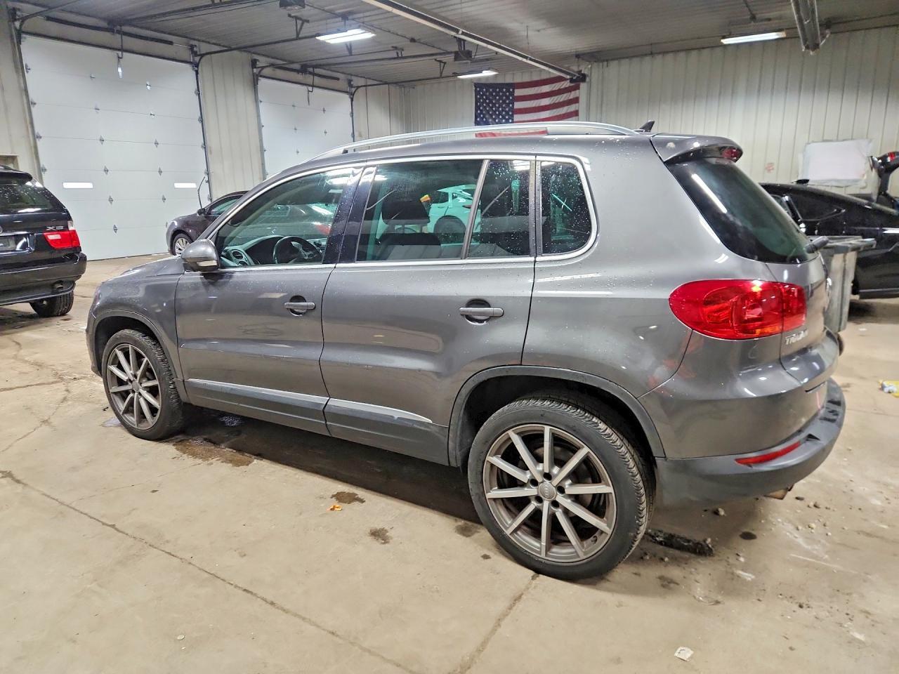2013 Volkswagen Tiguan S - Фото 2