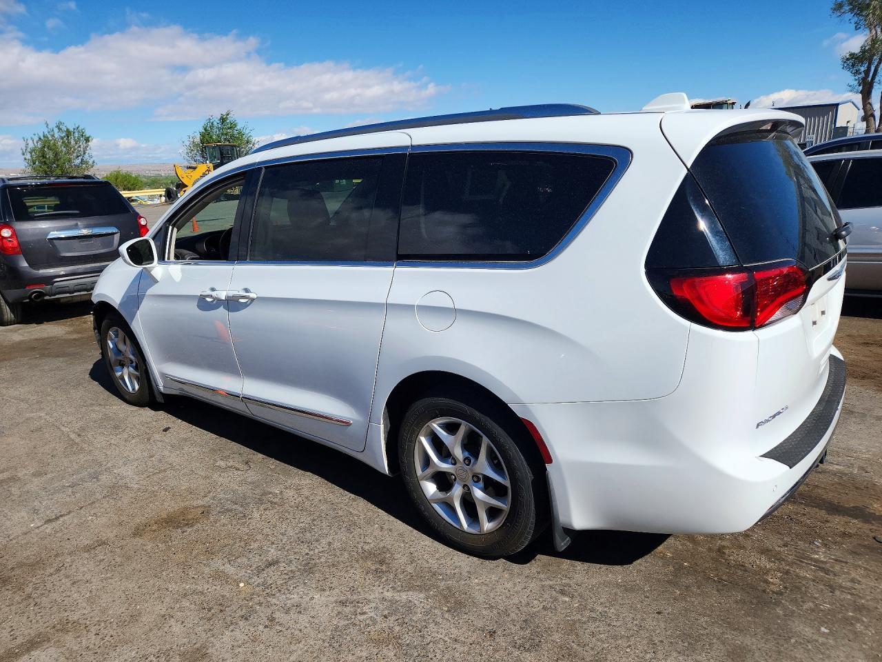 2018 Chrysler Pacifica Touring L Plus - Фото 2
