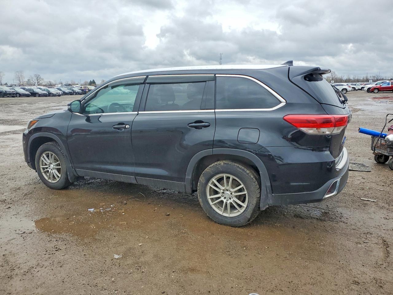 2019 Toyota Highlander Xle - Image 2
