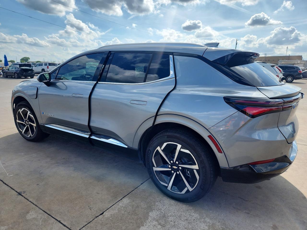 2025 Chevrolet Equinox Lt - Image 2