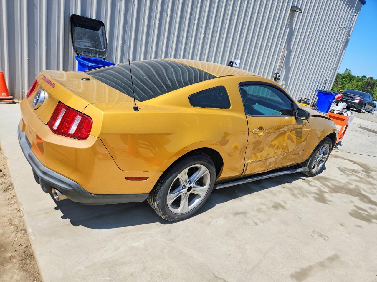 2010 Ford Mustang - Фото 3