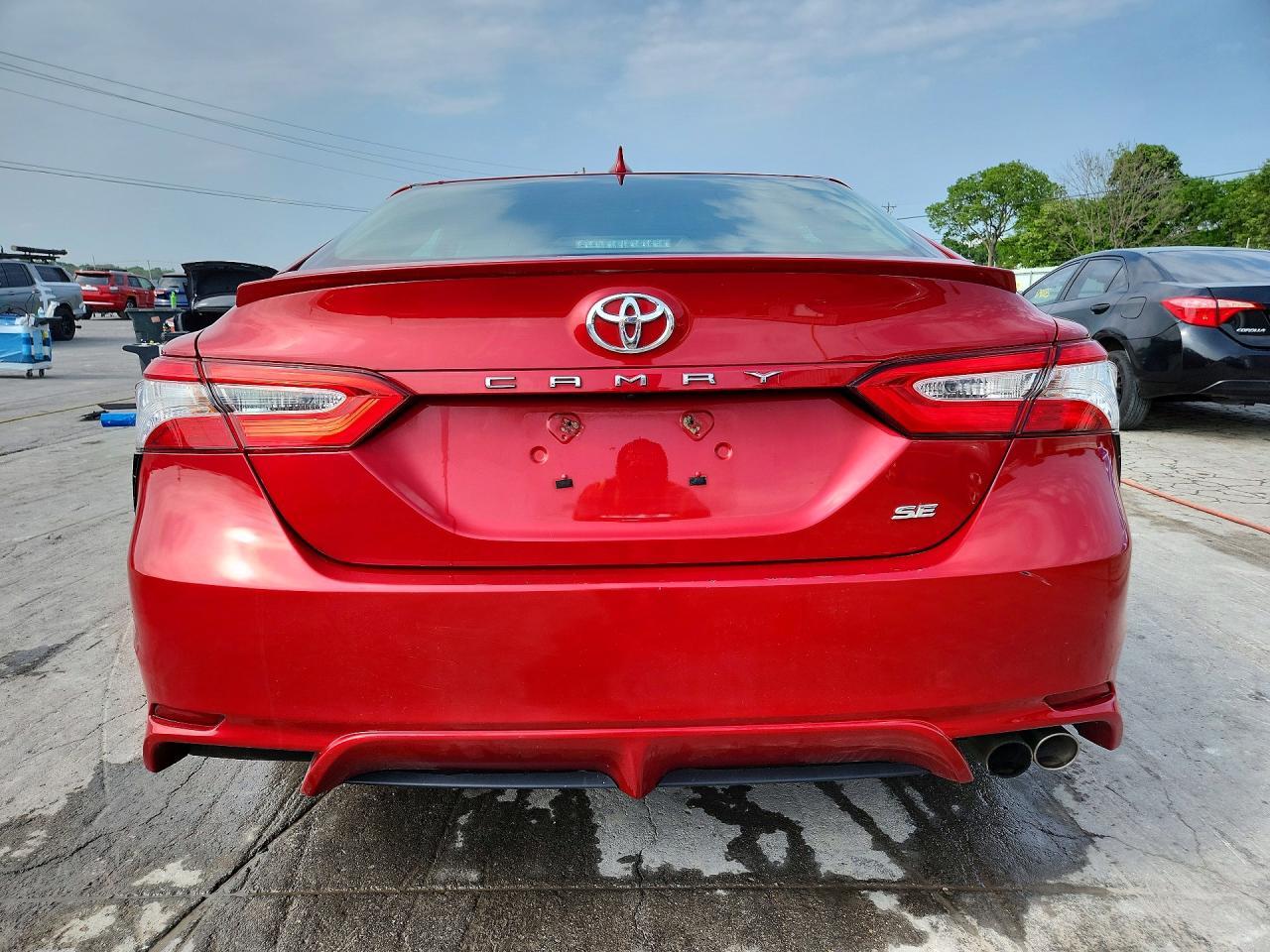 2020 Toyota Camry Se - Фото 6
