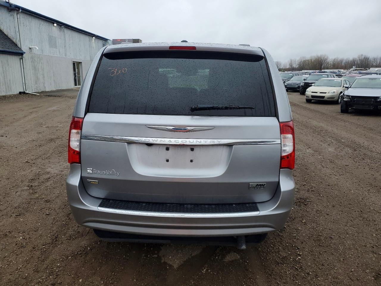 2014 Chrysler Town & Country Touring - Фото 6