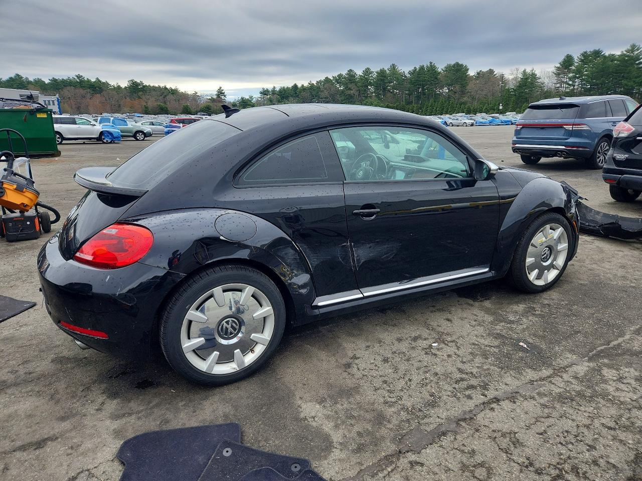 2013 Volkswagen Beetle Turbo - Image 3