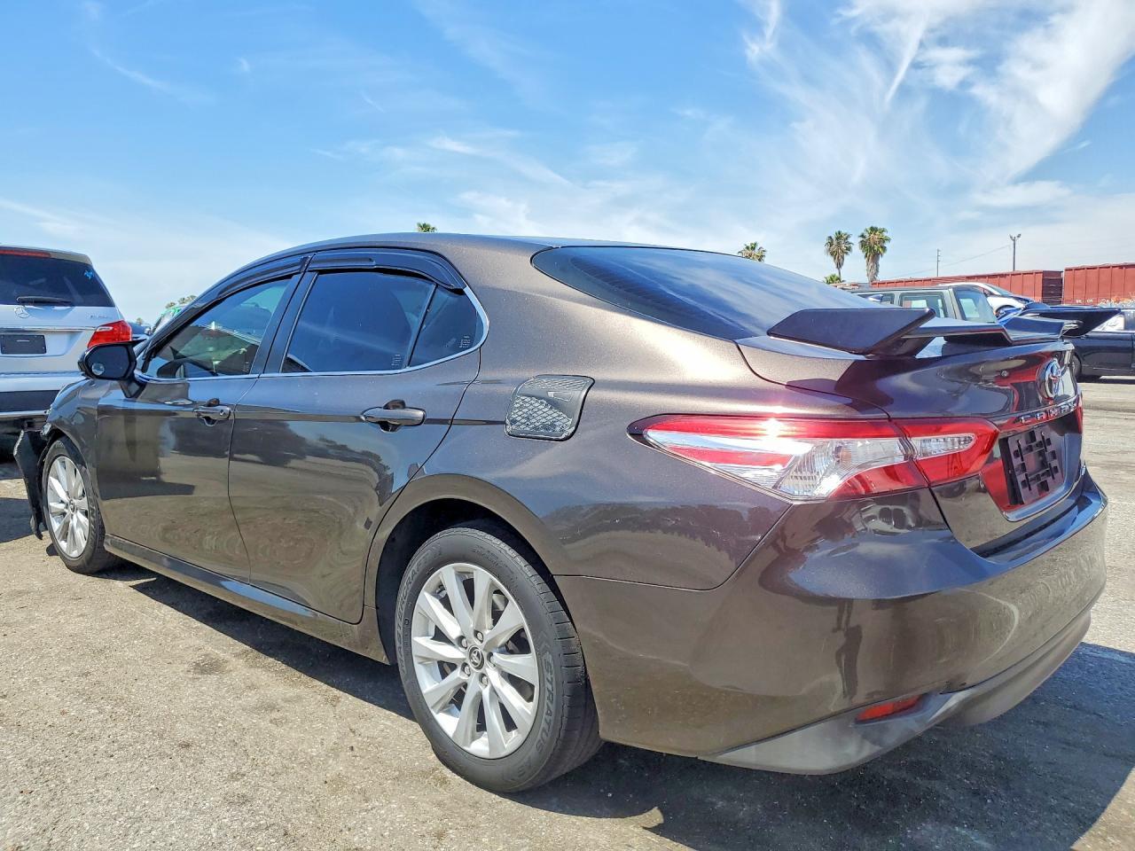 2018 Toyota Camry Le - Фото 2