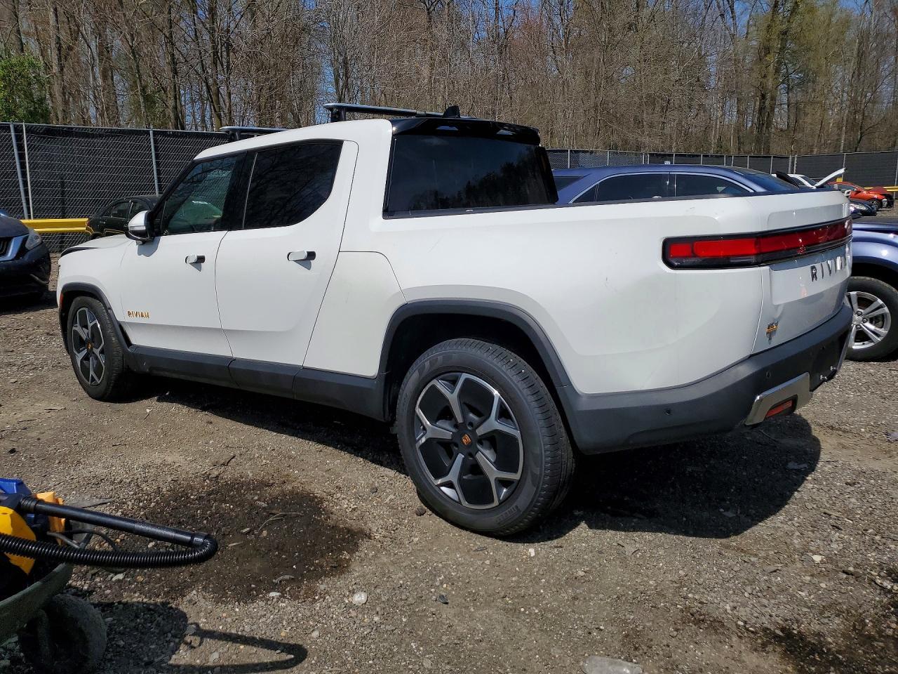 2023 Rivian R1T Adventure - Image 2