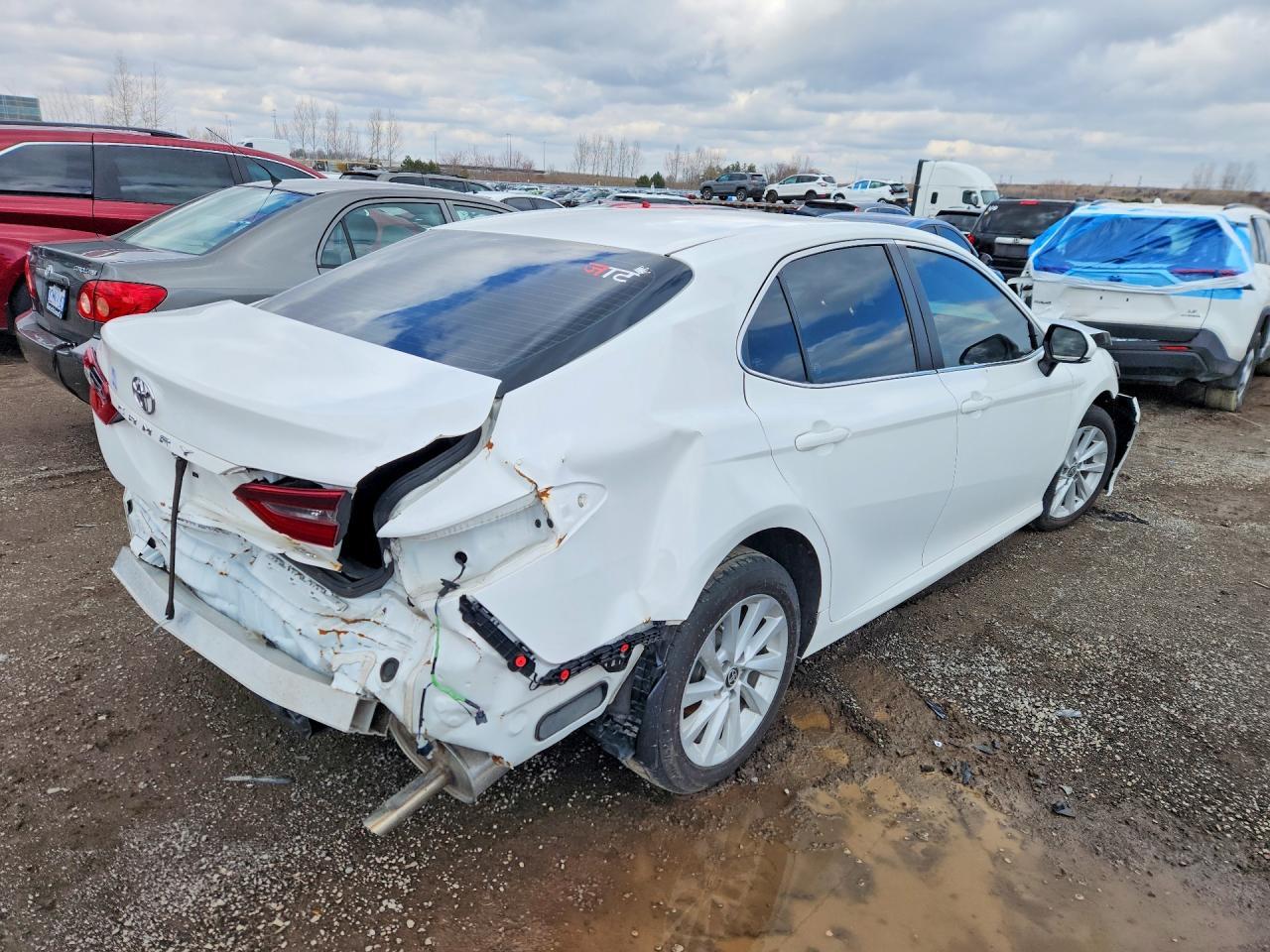 2021 Toyota Camry Le - Фото 3