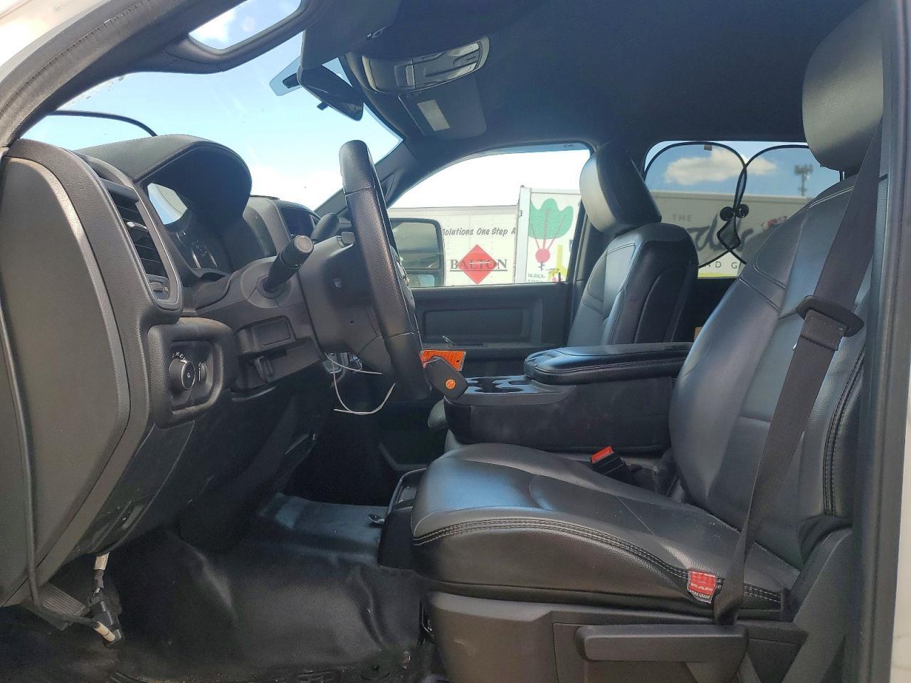 2023 Ram 3500 Tradesman Truck Cab And Chassis - Фото 7