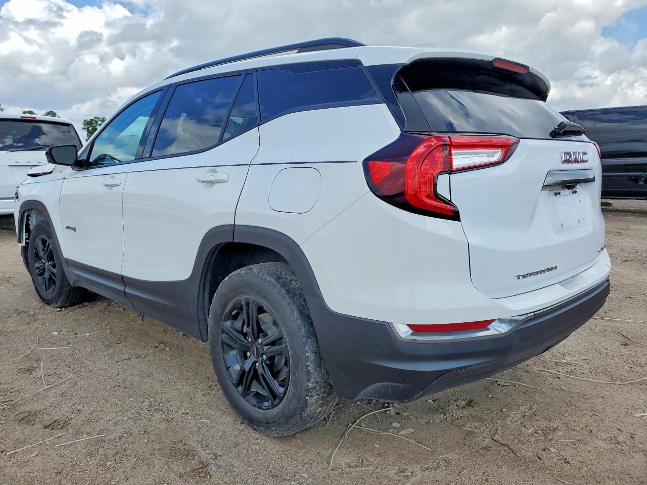 2022 GMC Terrain At4 - Фото 2