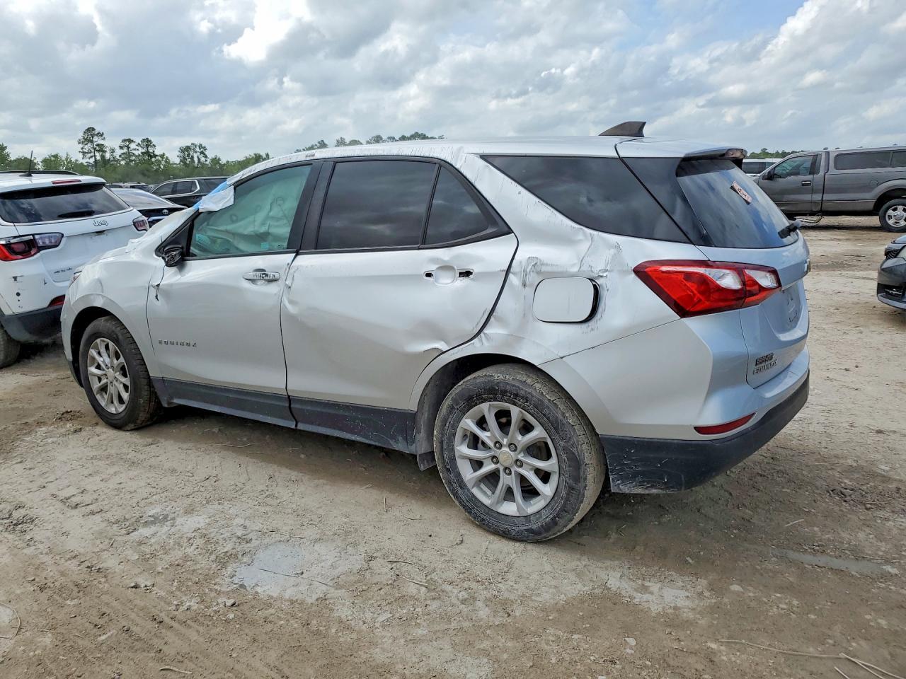 2021 Chevrolet Equinox Ls - Фото 2