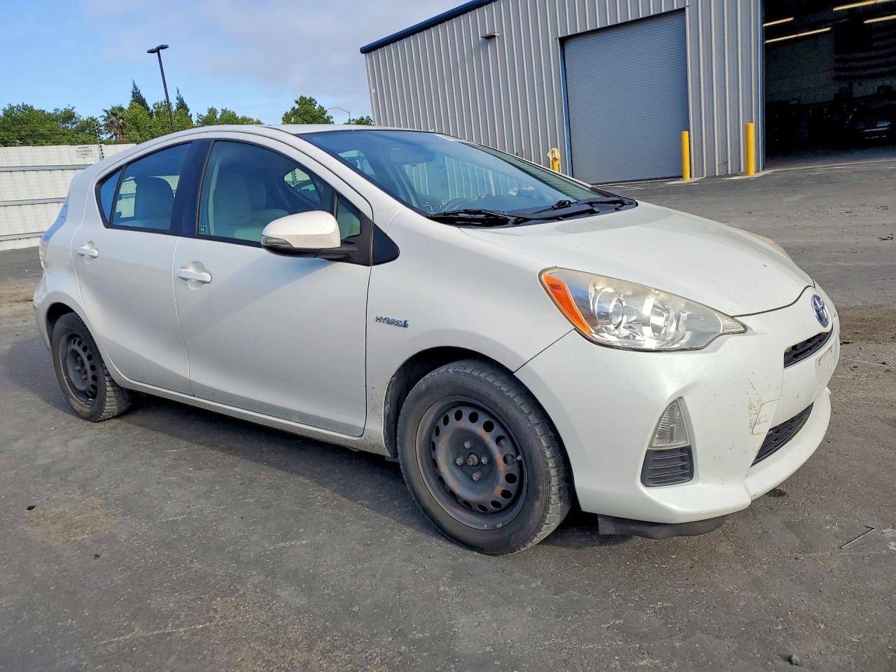 2014 Toyota Prius C One - Фото 4