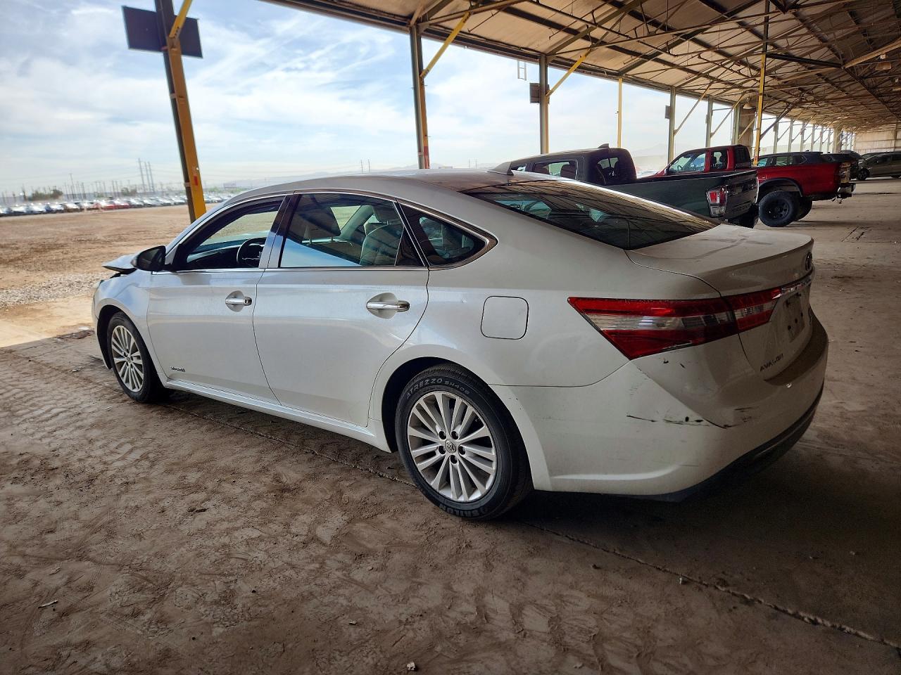 2013 Toyota Avalon Hybrid Limited - Image 2