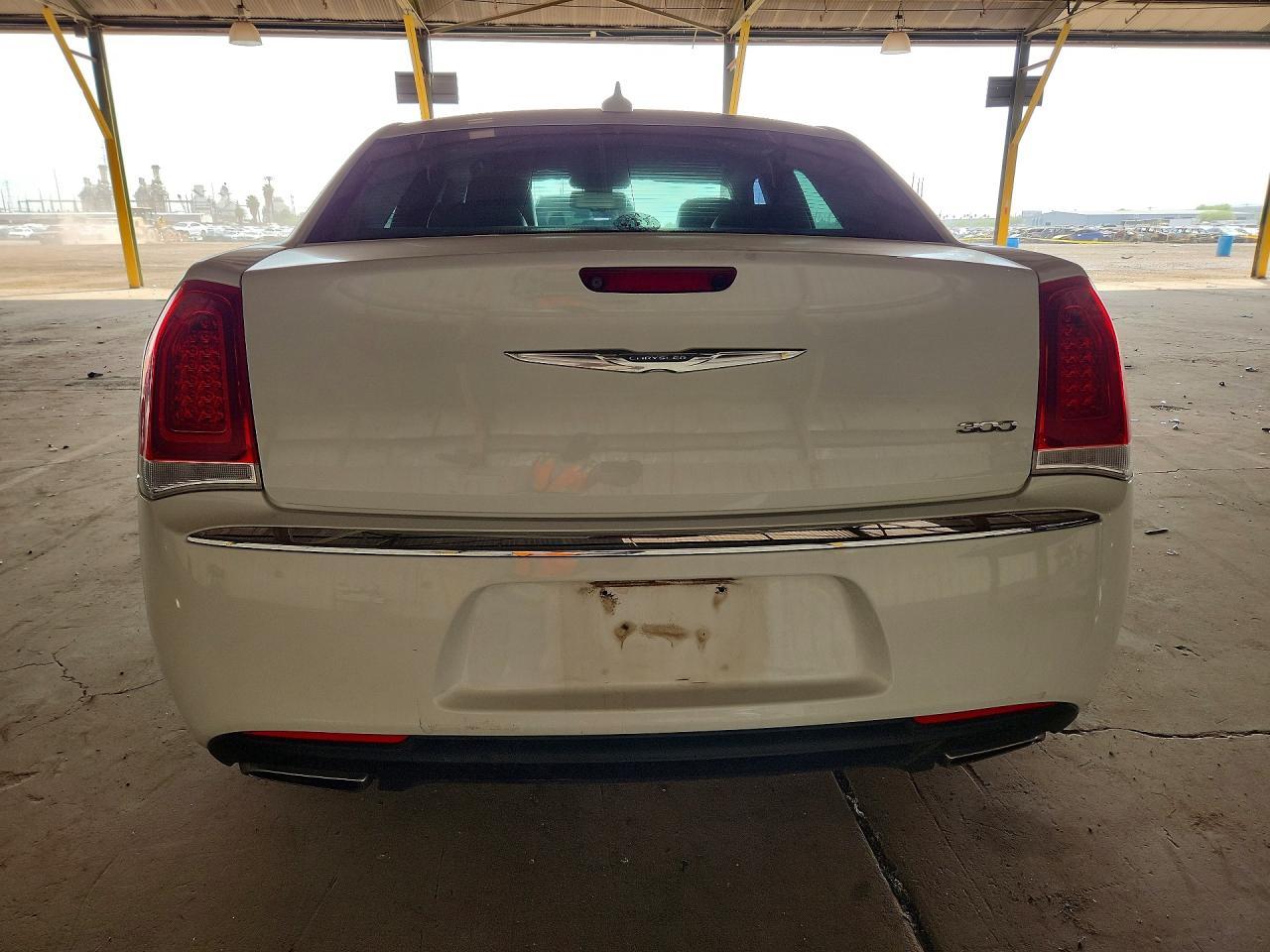 2016 Chrysler 300 Limited - Фото 6