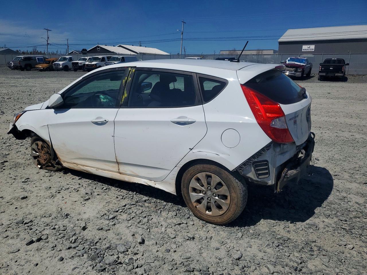 2017 Hyundai Accent Se - Фото 2
