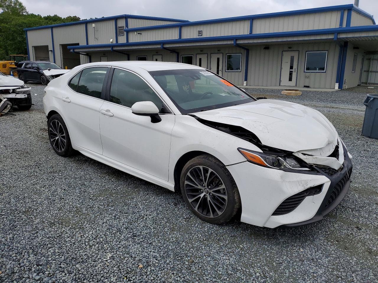 2018 Toyota Camry Se - Фото 4