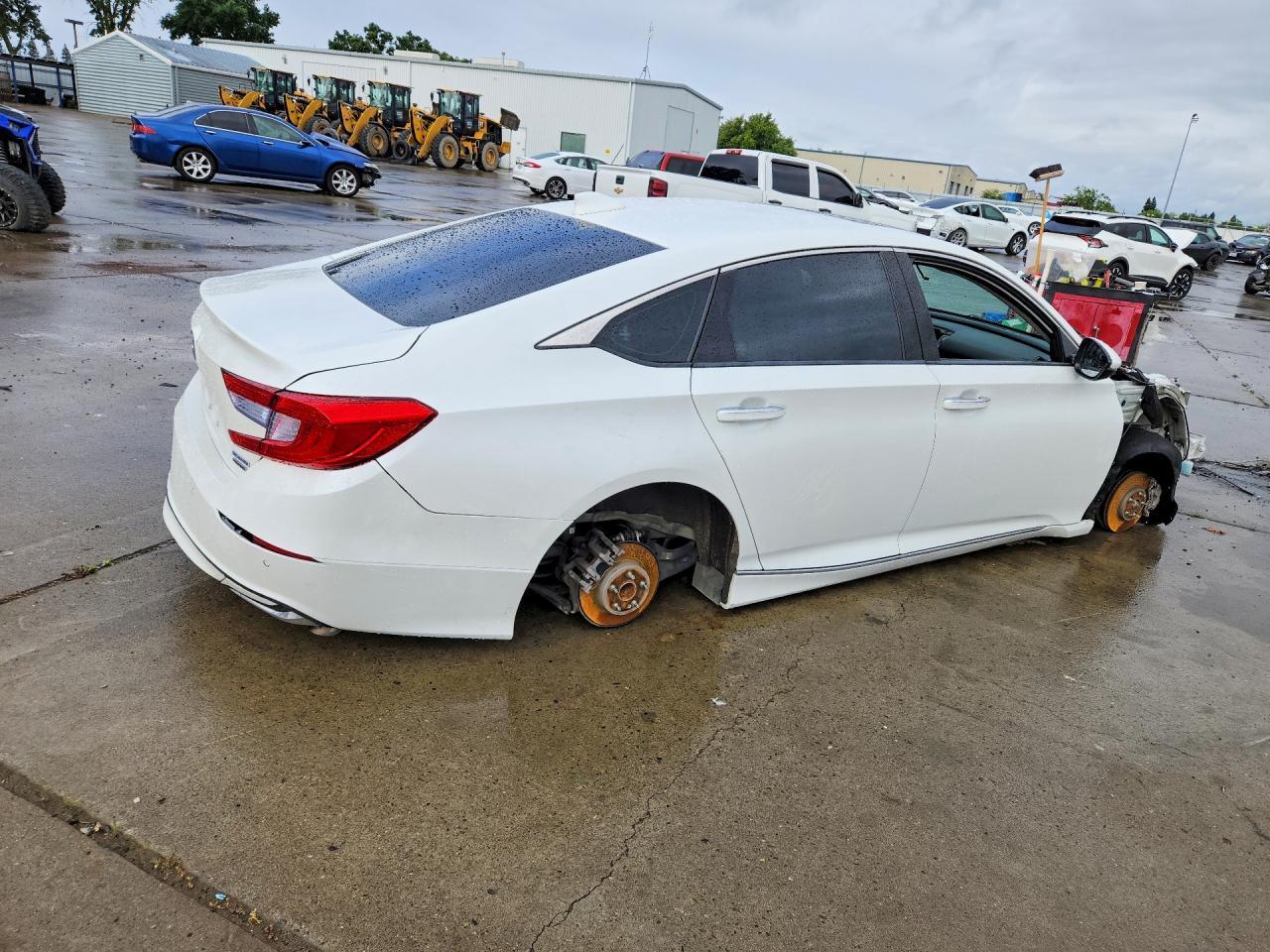 2018 Honda Accord Touring Hybrid - Image 3