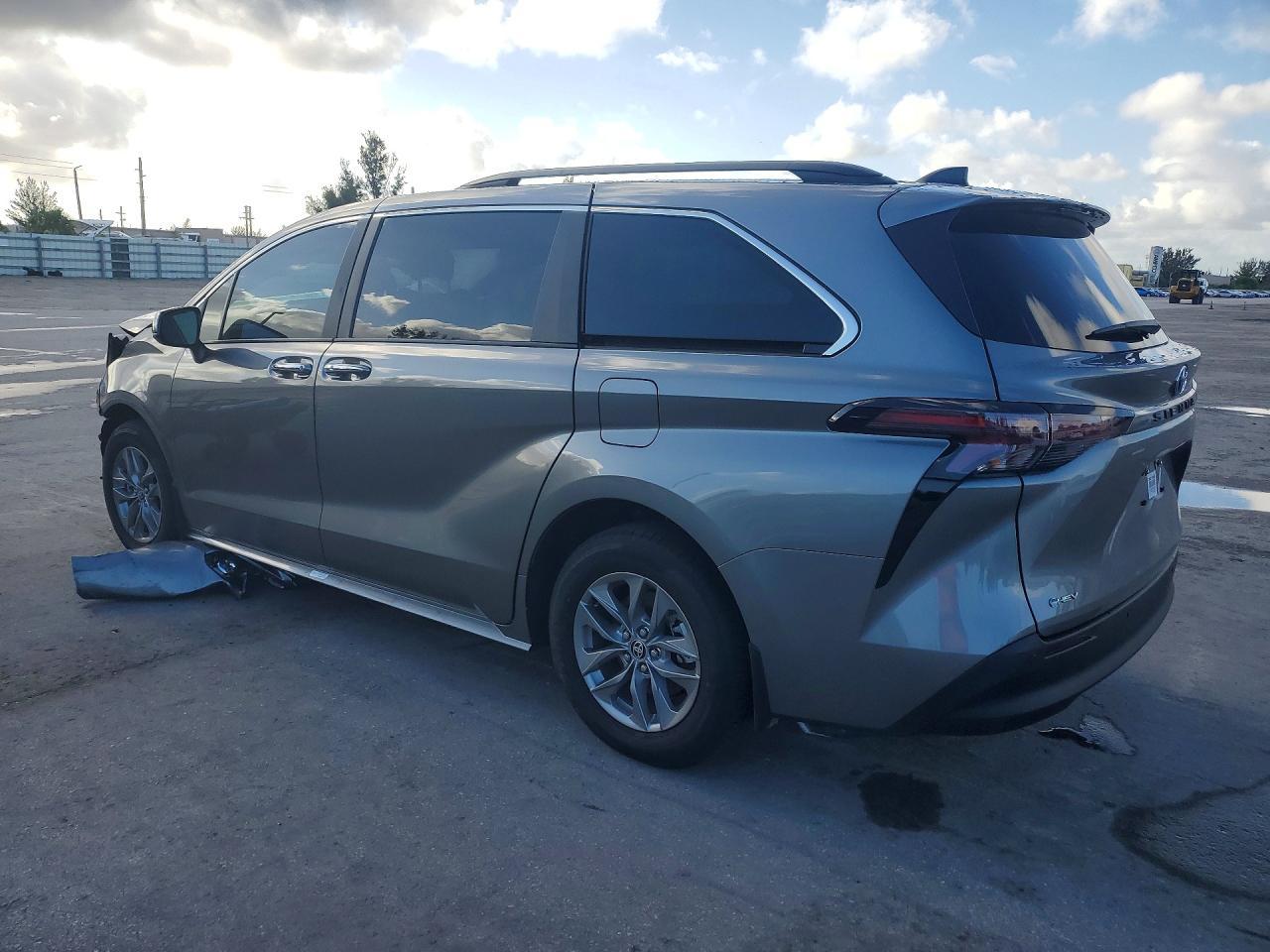 2026 Toyota Sienna Xle 8-Passenger - Фото 2
