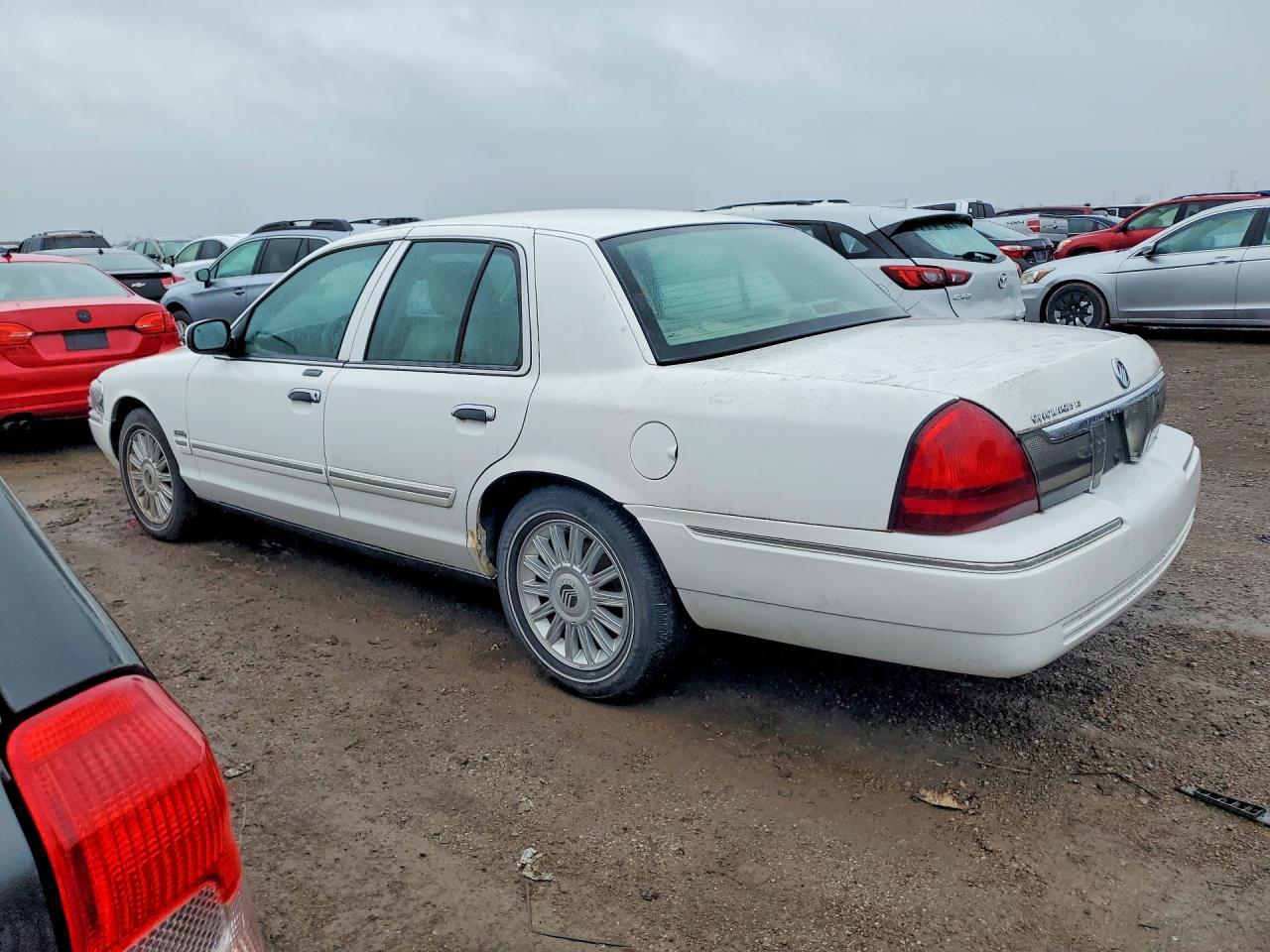 2010 Mercury Grand Marquis - Image 2