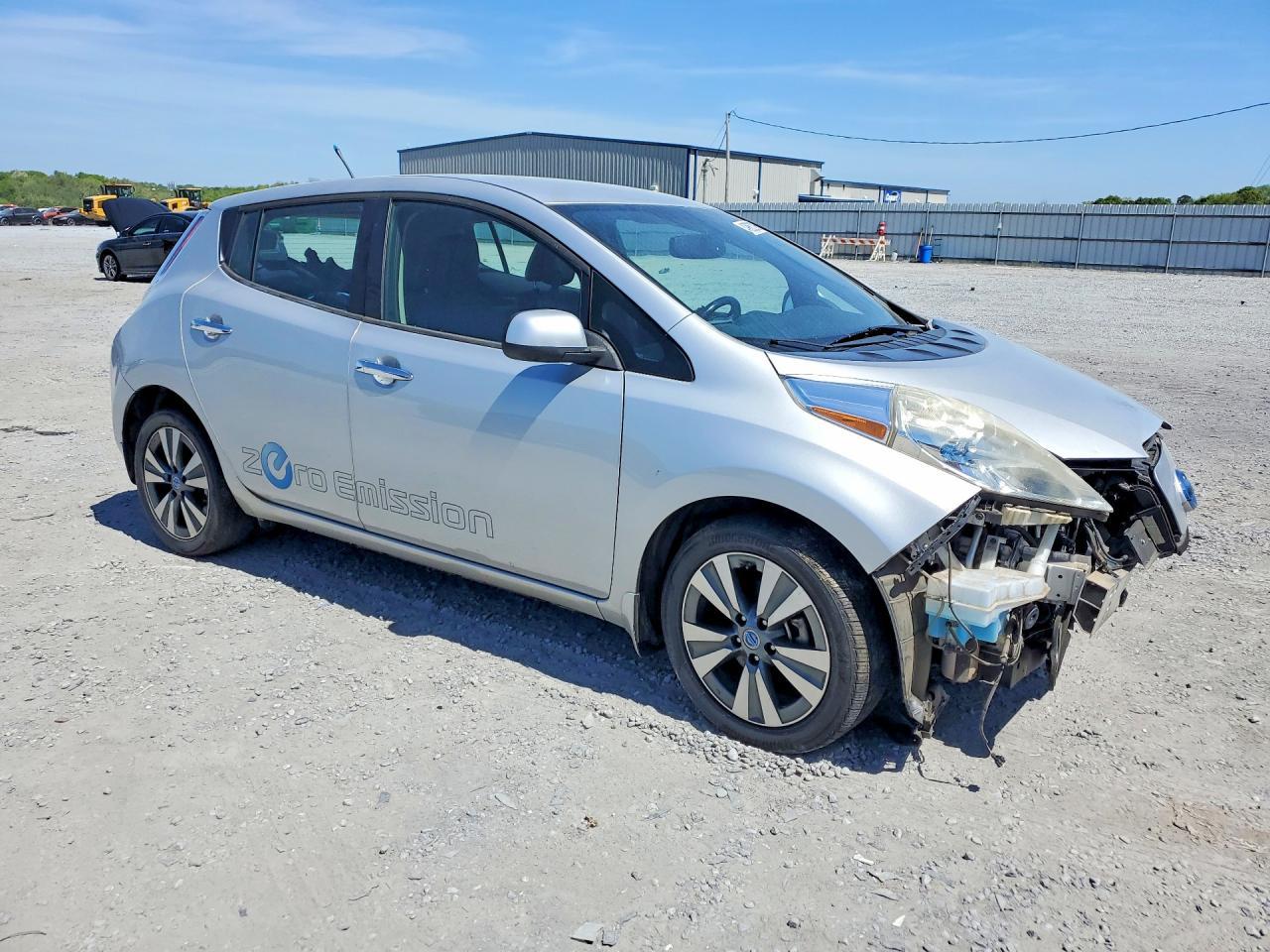 2013 Nissan Leaf S - Image 4