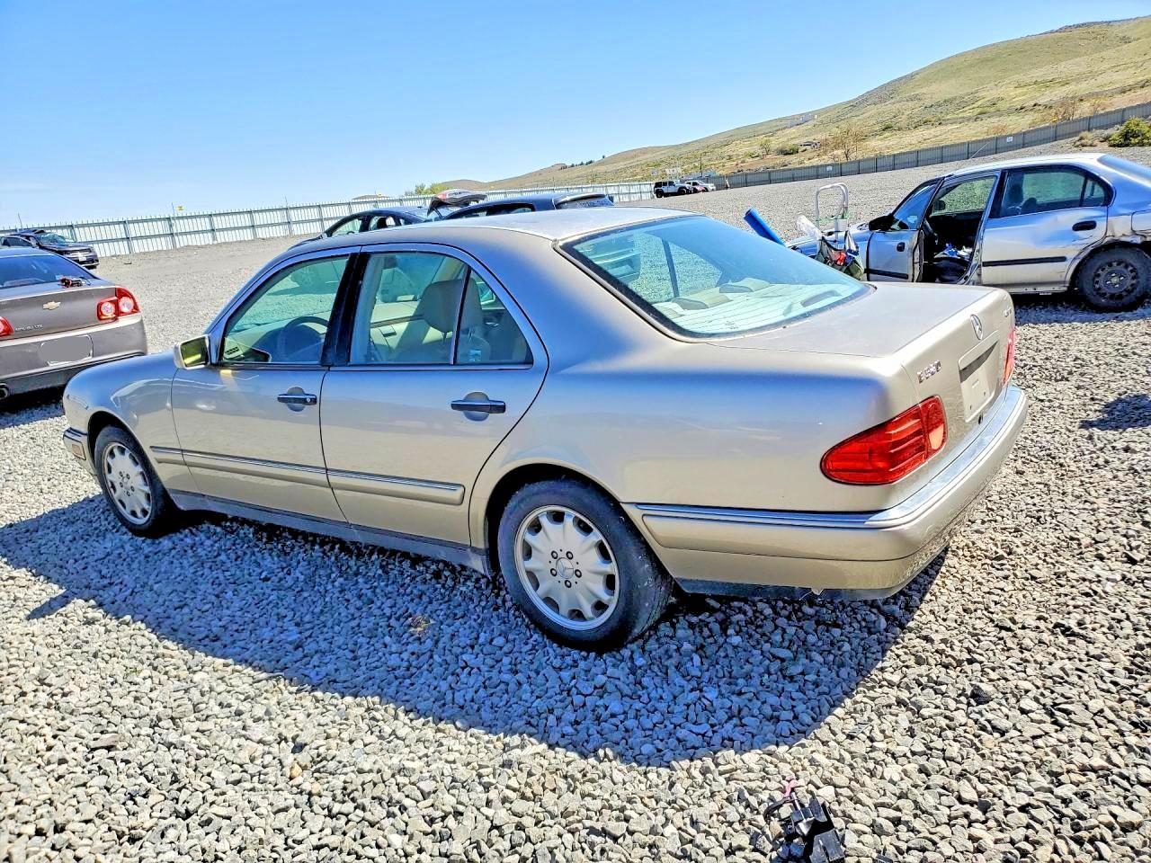 1999 Mercedes-Benz E 320 4Matic - Image 2