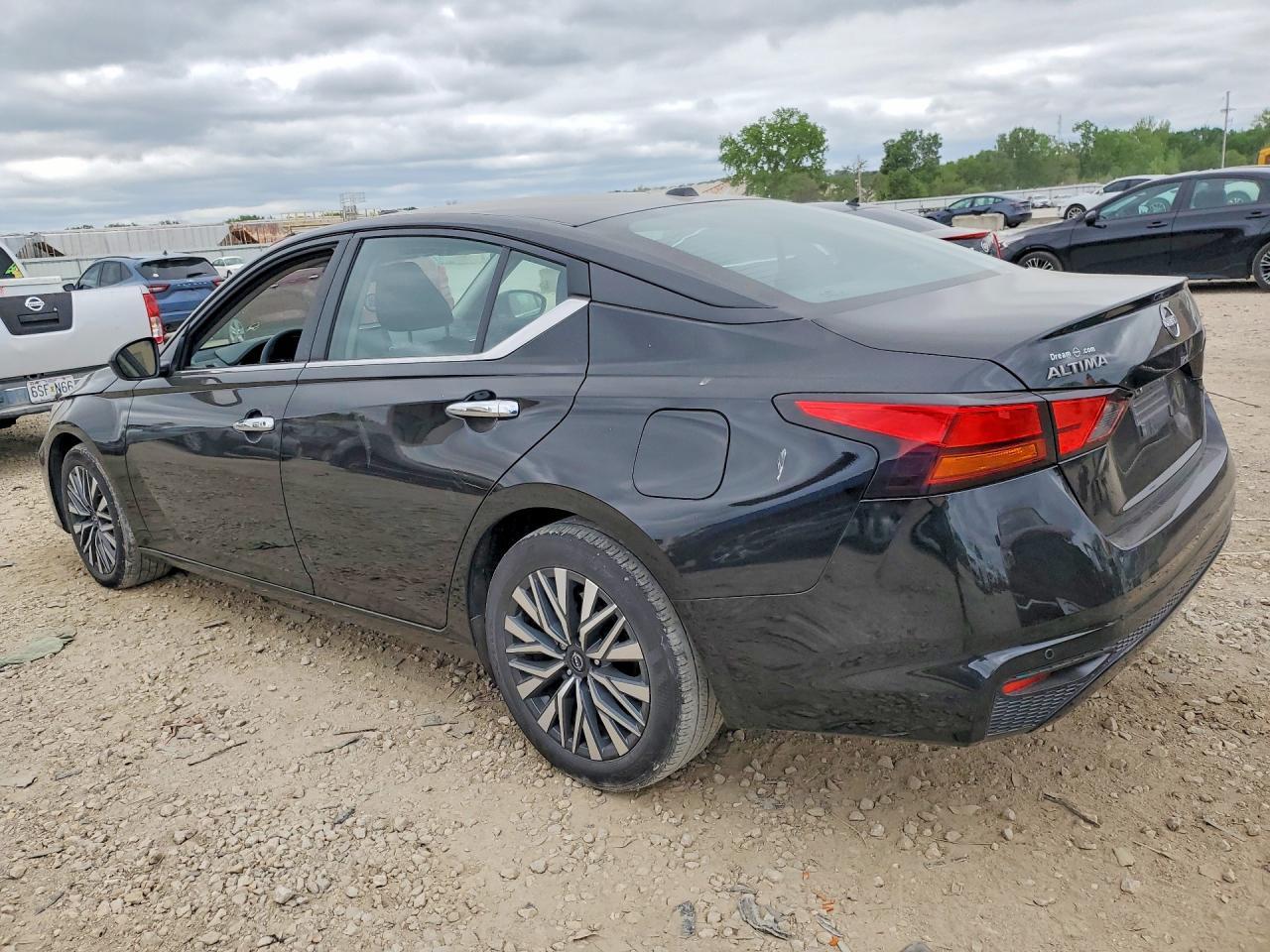 2024 Nissan Altima 2.5 Sv - Image 2