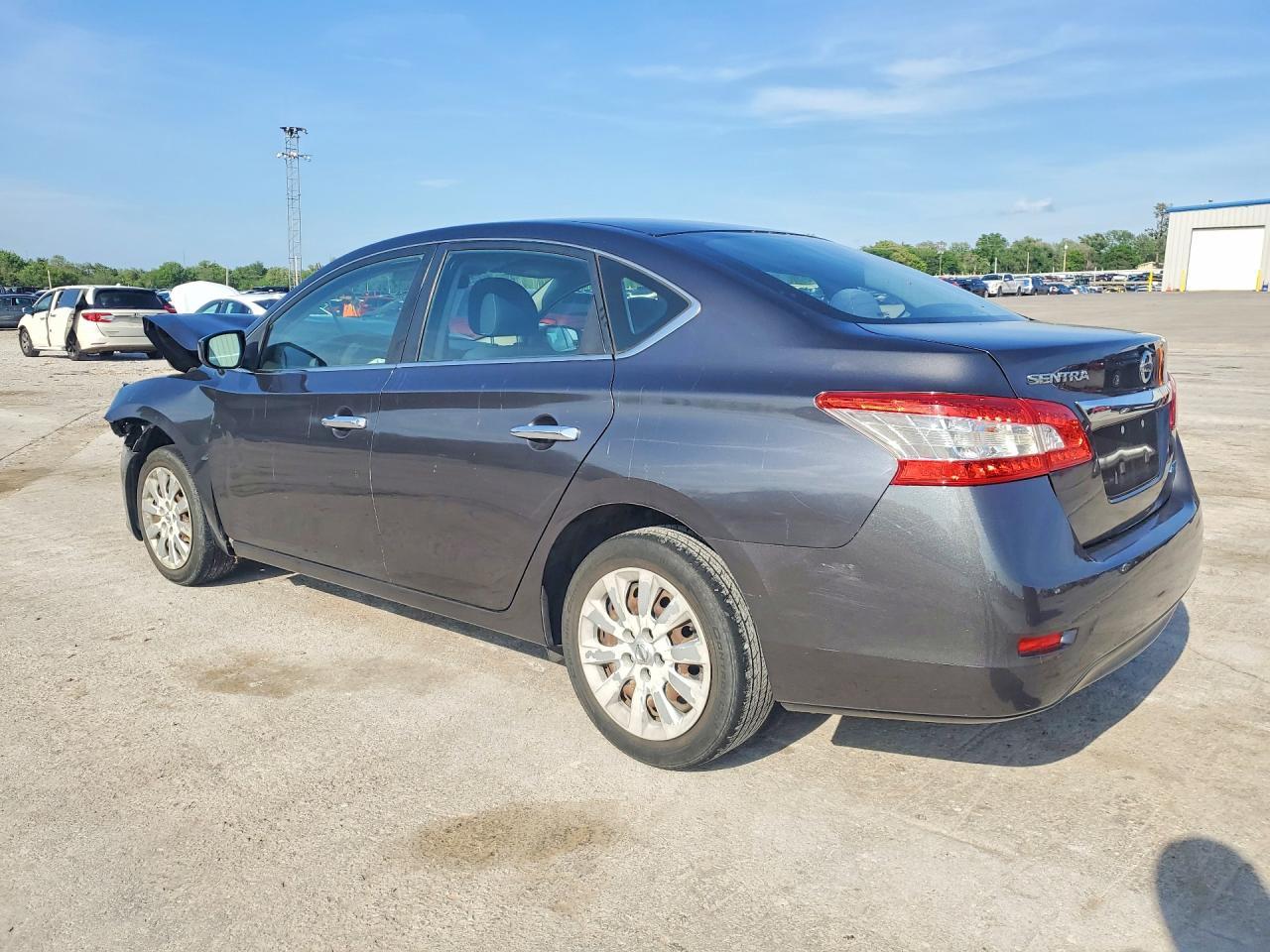 2014 Nissan Sentra S - Фото 2