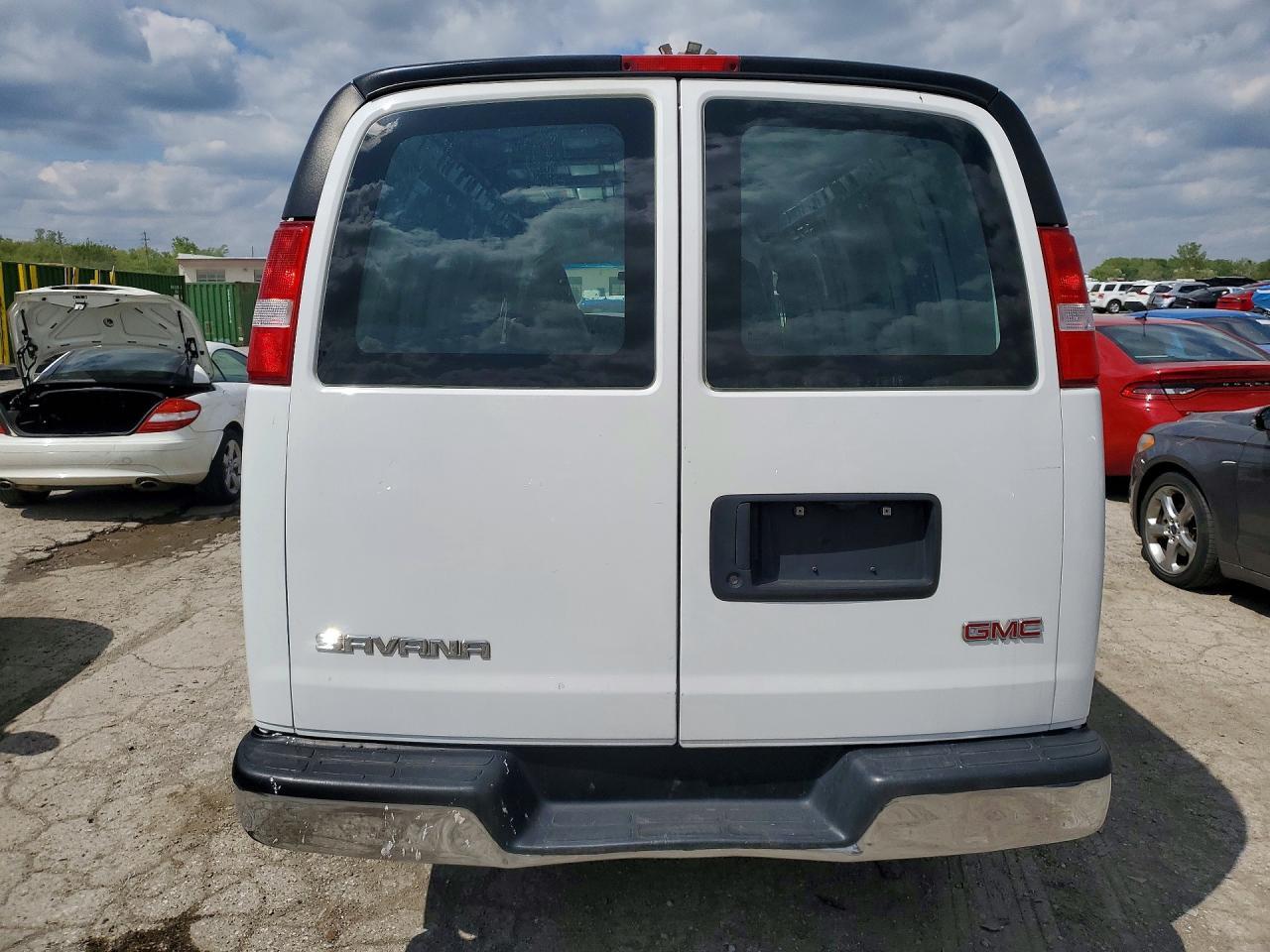 2017 GMC Savana G2500 - Фото 6