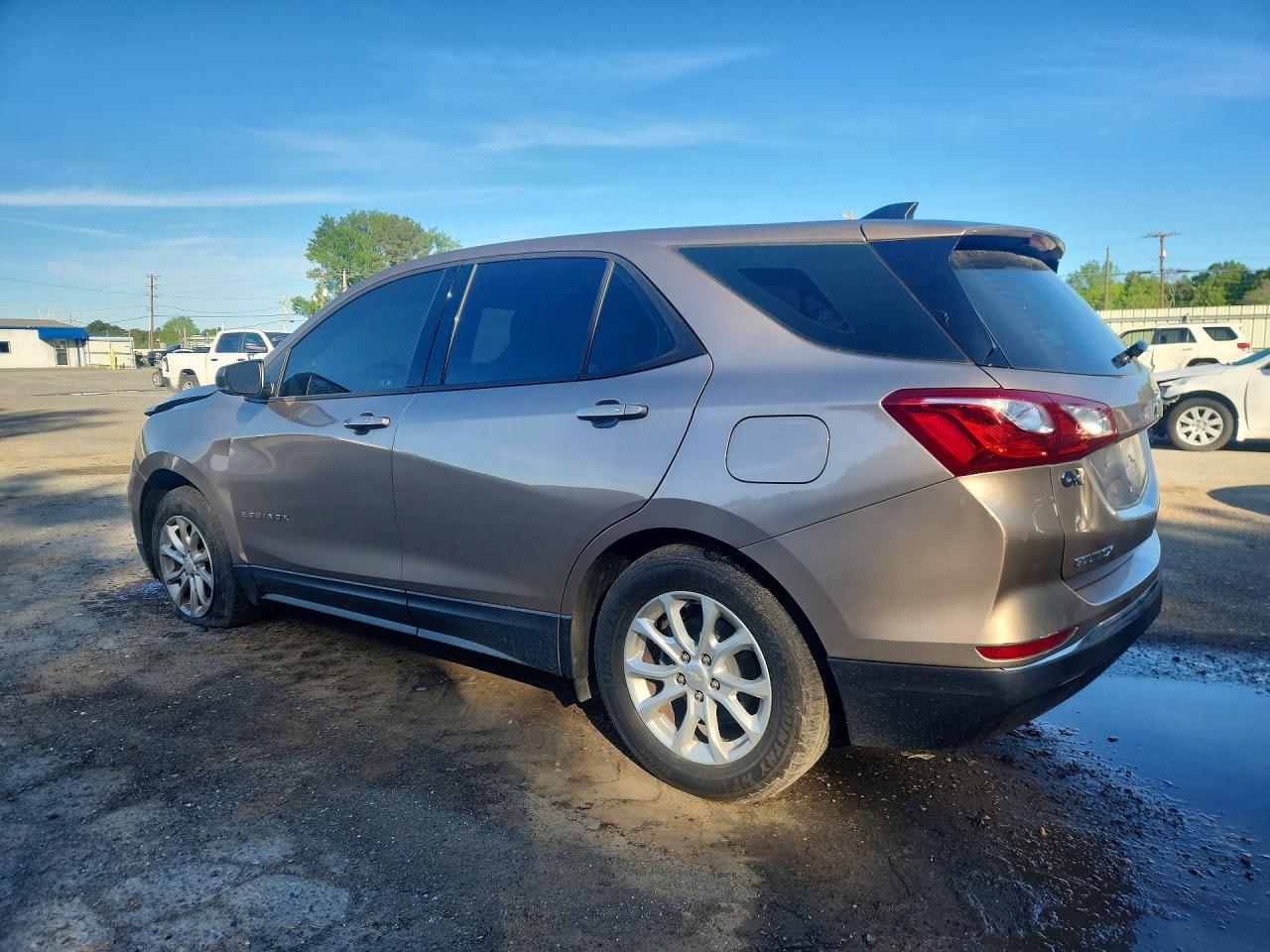 2018 Chevrolet Equinox Ls - Фото 2