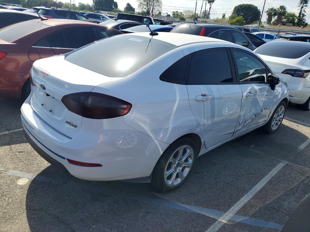 2015 Ford Fiesta S - Фото 3