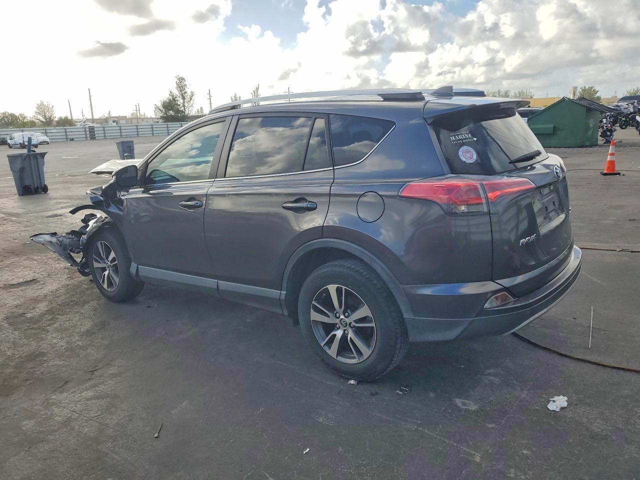 2018 Toyota Rav4 Xle - Image 2